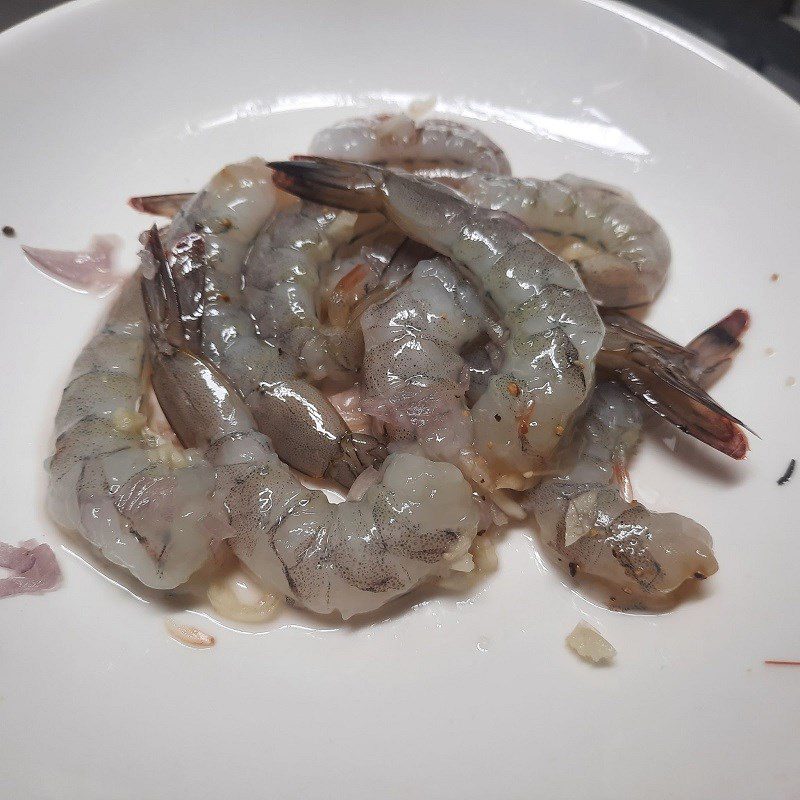 Step 2 Prepare and marinate shrimp Shrimp in tomato sauce (recipe shared by a user)