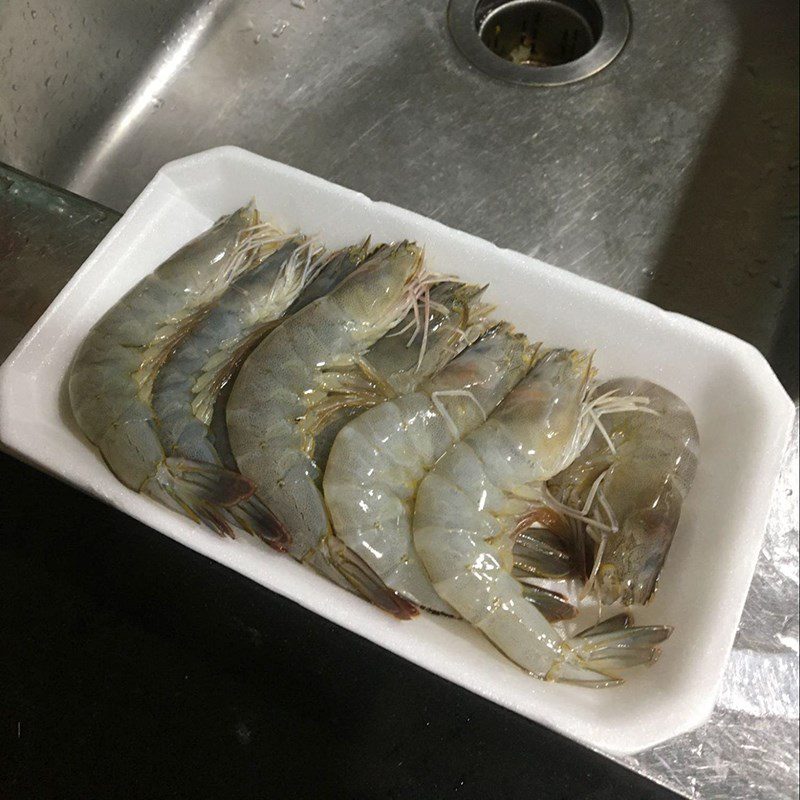 Step 2 Prepare and marinate fresh shrimp pumpkin soup