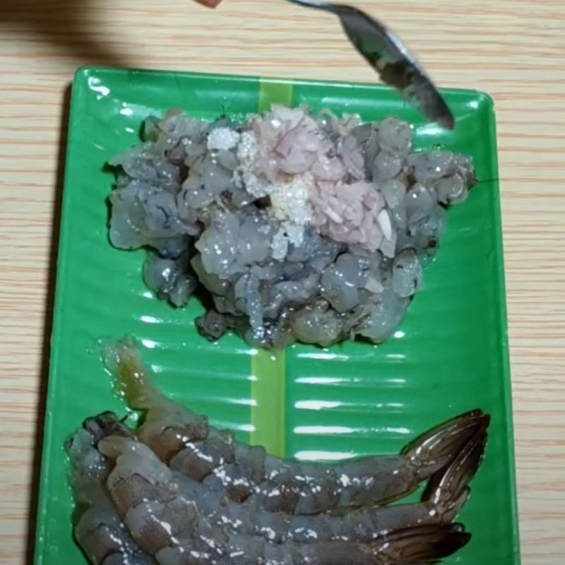 Step 1 Prepare and marinate the shrimp for Steamed Egg with Shrimp