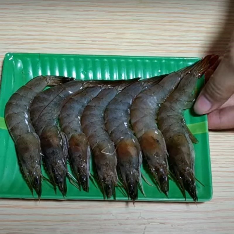 Step 1 Prepare and marinate the shrimp for Steamed Egg with Shrimp