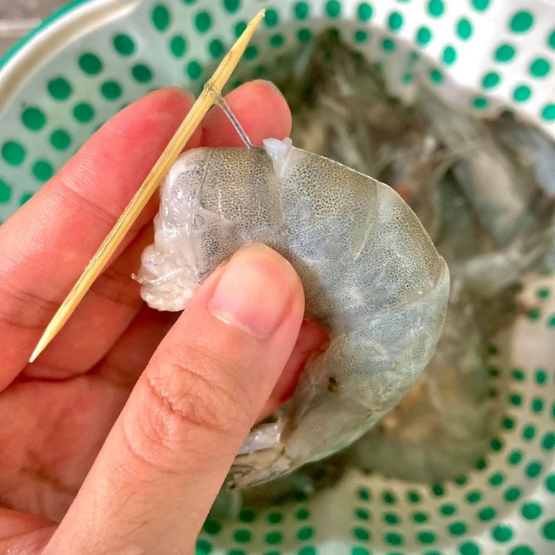 Step 1 Prepare and marinate shrimp and squid for Stir-fried noodles with shrimp and squid