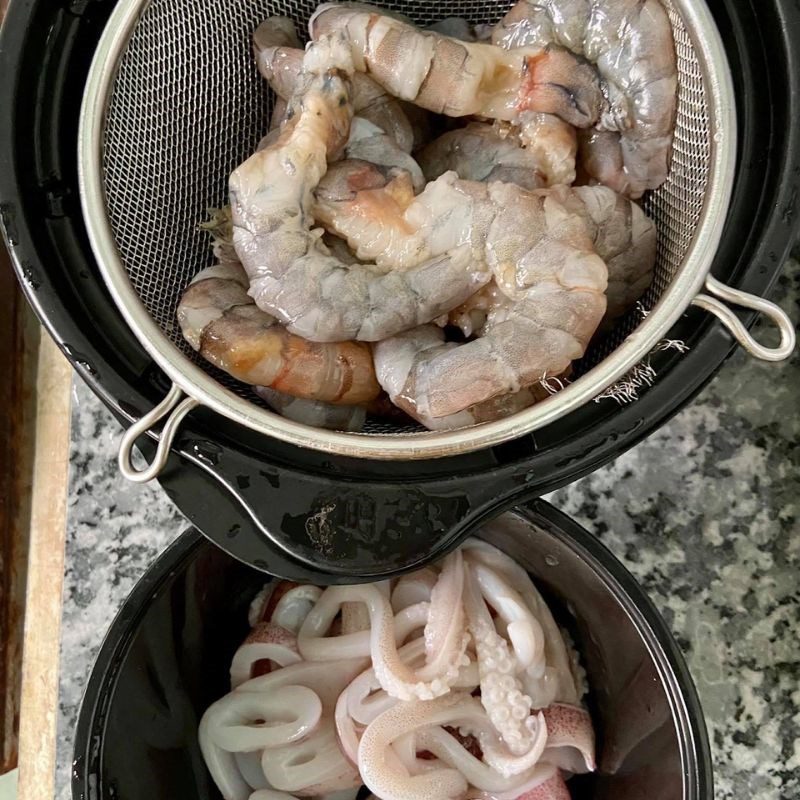 Step 1 Prepare and marinate squid and shrimp for Stir-fried noodles with squid and shrimp