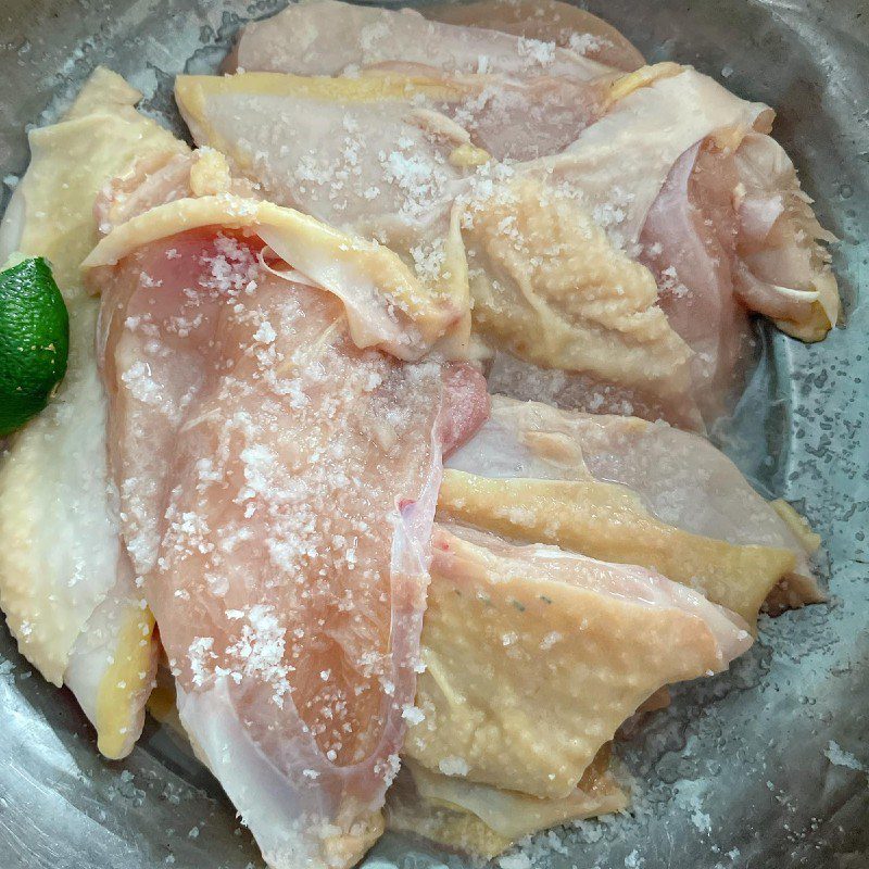 Step 1 Prepare and Marinate Chicken Breast for Dried Chicken with Kaffir Lime Leaves (Recipe shared by a user)