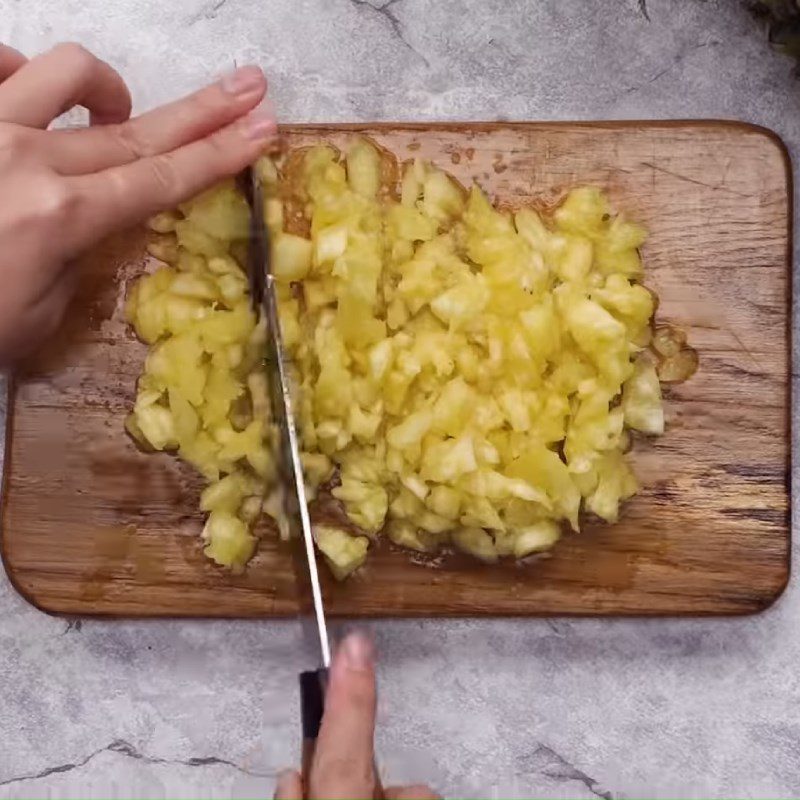 Step 1 Prepare and stir-fry pineapple Vegetarian Fish Sauce