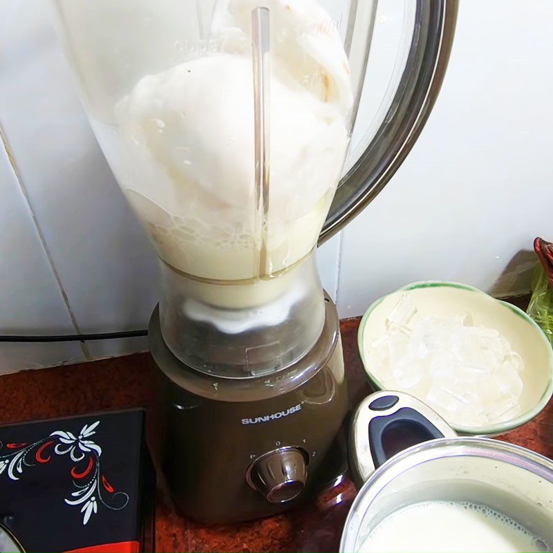 Step 3 Prepare and grind coconut meat Coconut cocoa smoothie