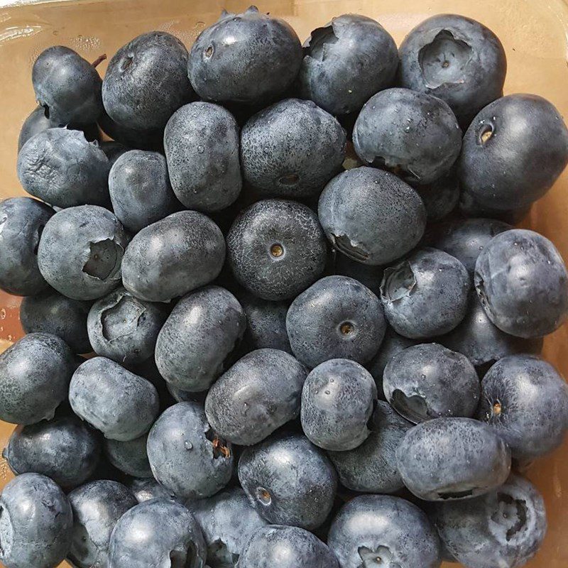 Step 1 Prepare the blueberries for blueberry sorbet