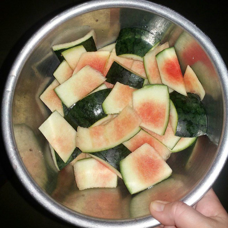 Step 1 Prepare the rind Pickled Watermelon Rind in Sweet and Salty Sauce