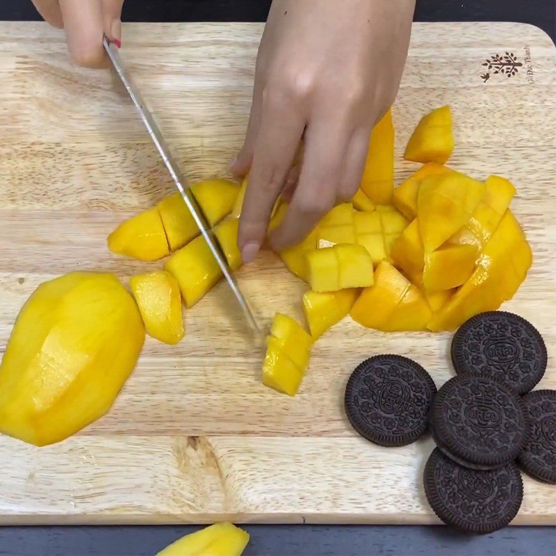 Step 1 Prepare the mango for Oreo mango smoothie