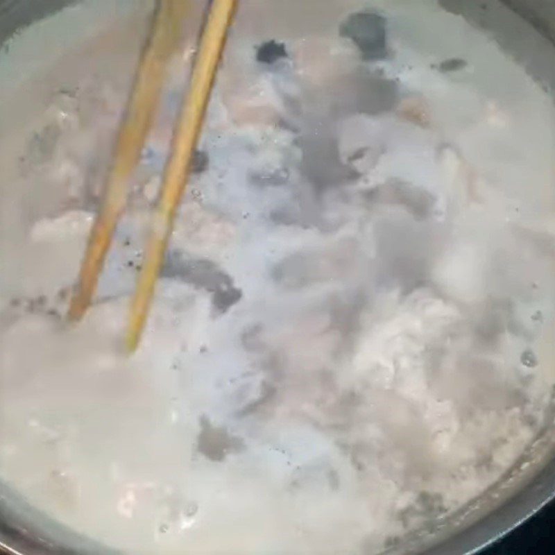 Step 1 Prepare the beef bones for Beef Bone Soup with Mushrooms (Korean Beef Bone Soup)