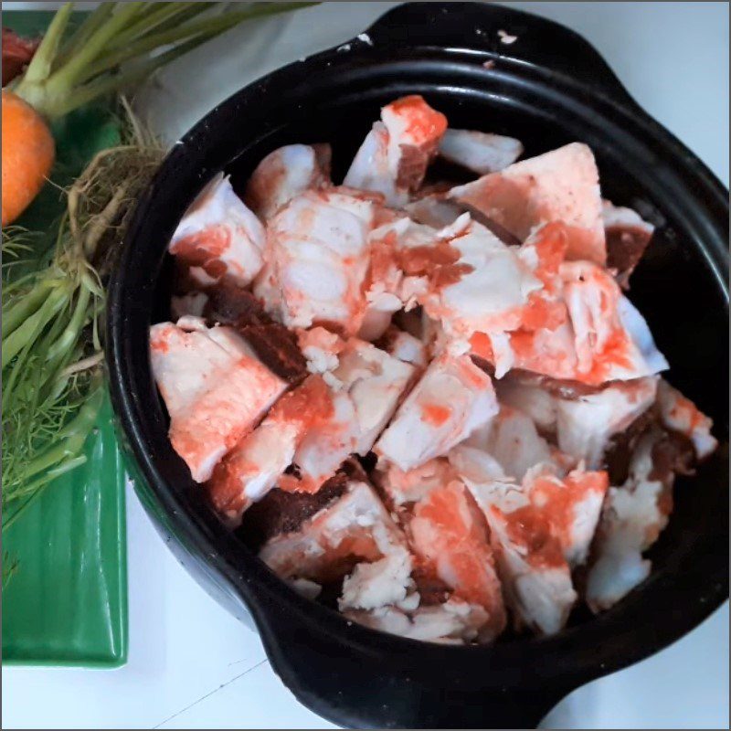 Step 1 Preliminary preparation of beef bones for Beef Bone Soup with Potatoes