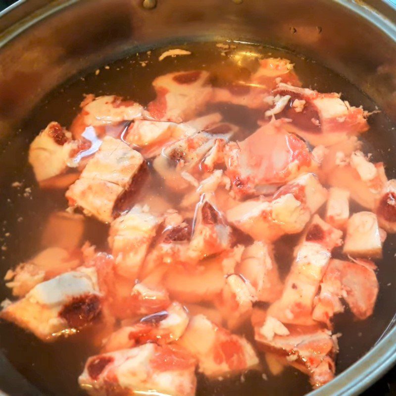 Step 1 Preliminary preparation of beef bones for Beef Bone Soup with Potatoes