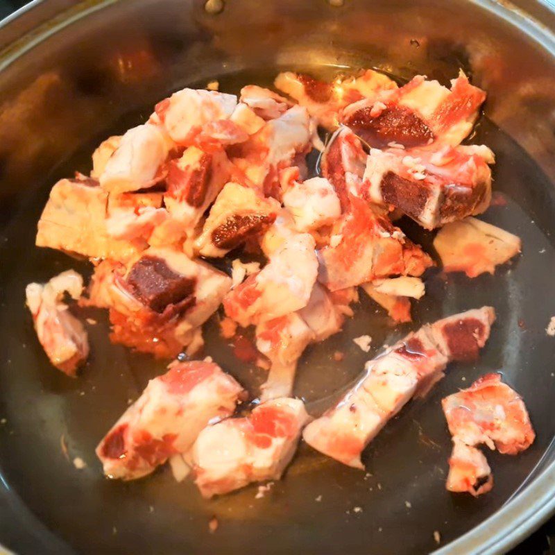 Step 1 Preliminary preparation of beef bones for Beef Bone Soup with Potatoes