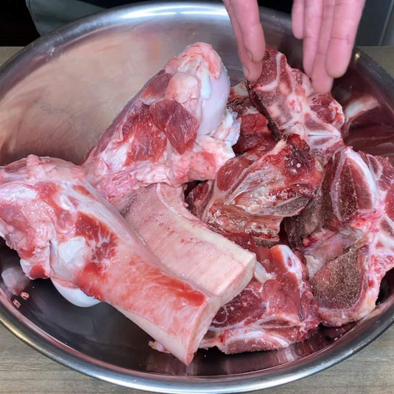 Step 1 Prepare the beef bones and other ingredients Mixed Vermicelli