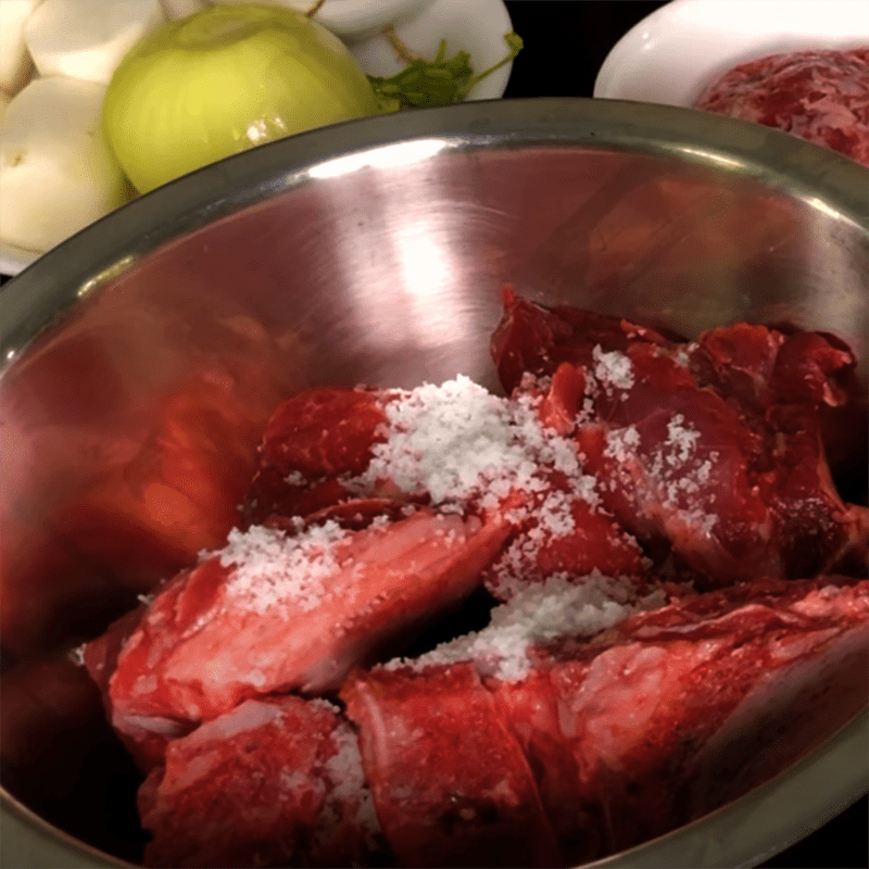 Step 1 Prepare the pork bones for Squid Noodles with Shrimp and Quail Eggs