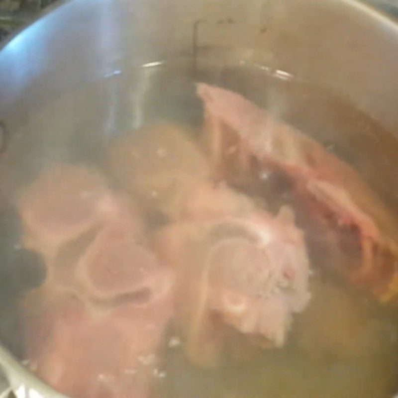 Step 2 Preprocessing pork bones Octopus porridge