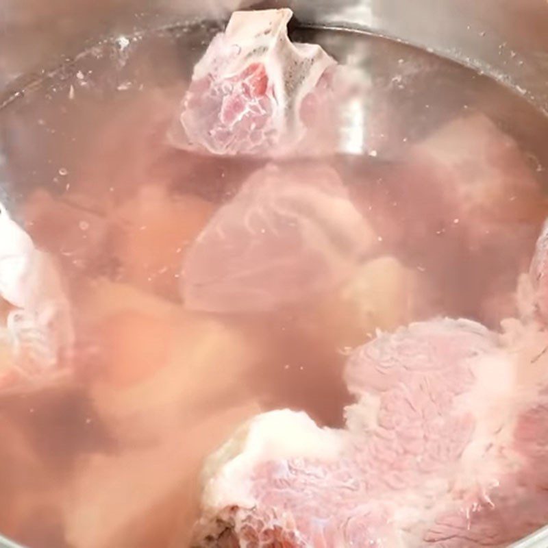 Step 1 Prepare the Bones and Beef for Beef Pho with a Pressure Cooker