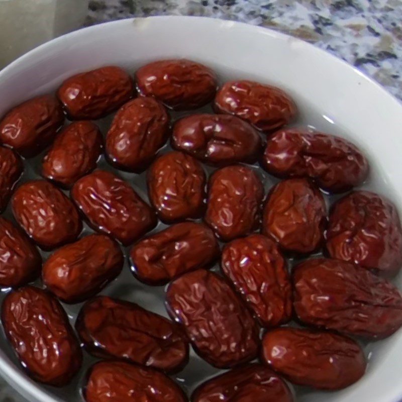 Step 1 Prepare bird's nest, red date for bird's nest with red date and chia seeds