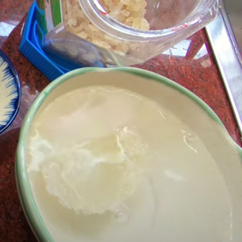 Step 1 Prepare bird's nest and red apple Red apple chia seed bird's nest soup