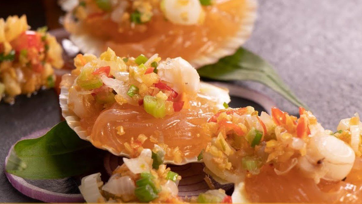 Steamed scallops with vermicelli