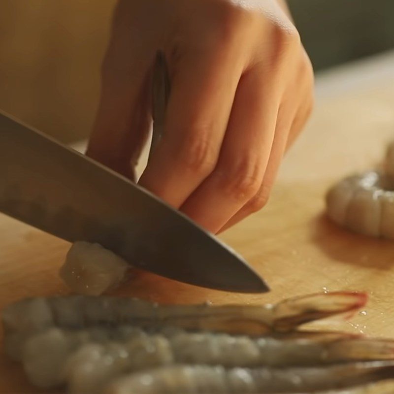 Step 1 Prepare shrimp meat for Shrimp and Zucchini Dumplings