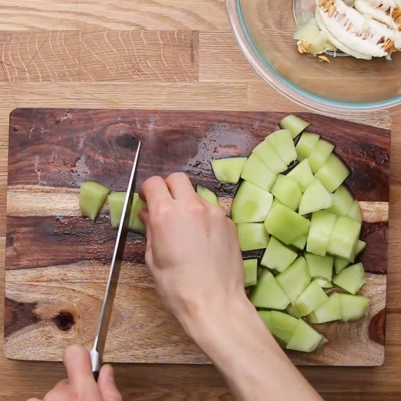 Step 1 Prepare the melon for melon sorbet