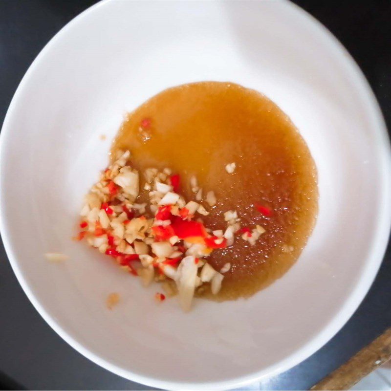 Step 3 Make the fish sauce Sweet and sour ribs (recipe shared by user)