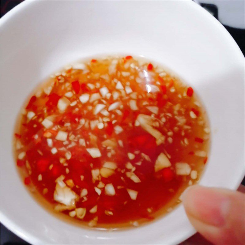 Step 3 Make the fish sauce Sweet and sour ribs (recipe shared by user)