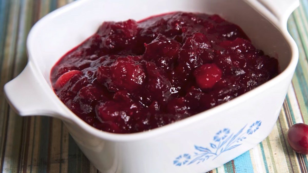 Cranberry sauce with fruit juice