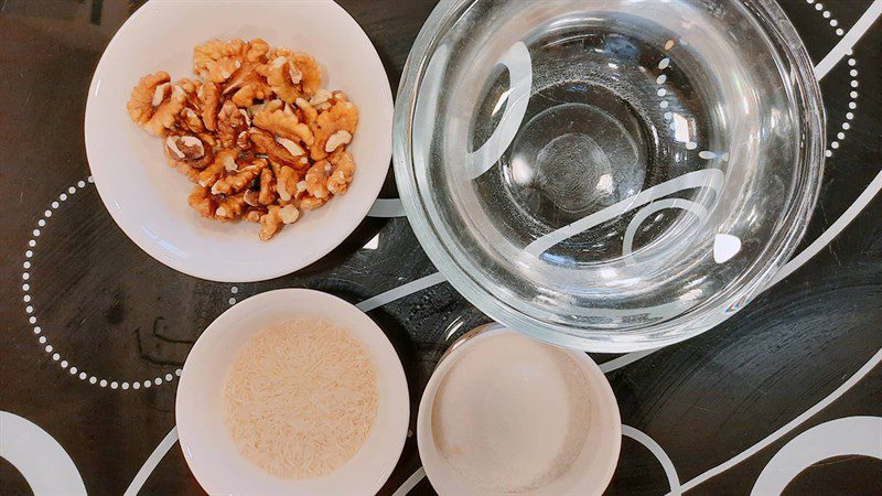 Ingredients for roasted rice milk dish