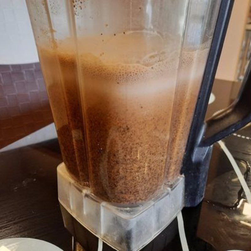 Step 2 Blending almonds and sesame Black Sesame Almond Milk