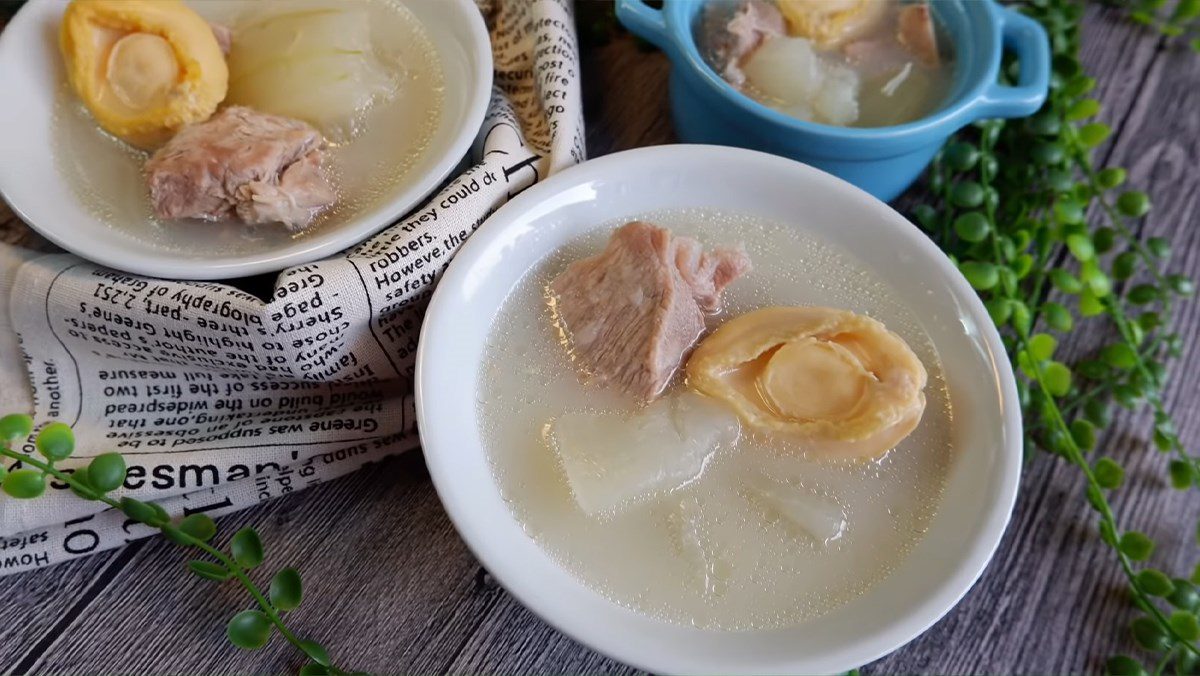 Abalone soup with pork ribs and winter melon