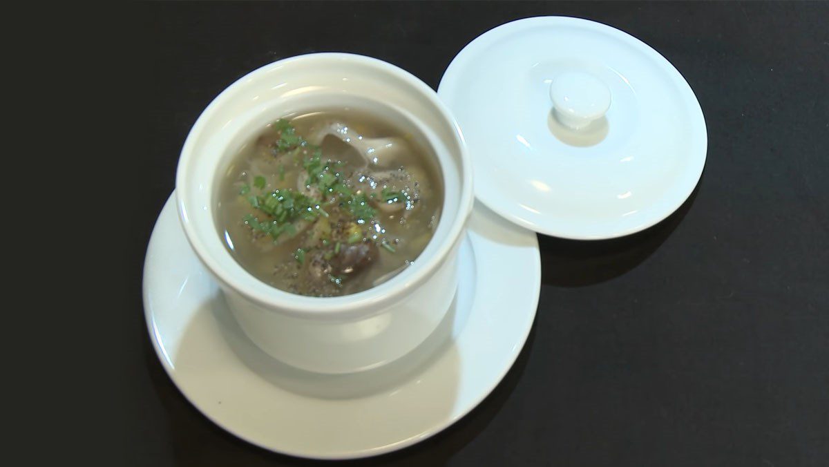 Vegetarian snow fungus abalone soup