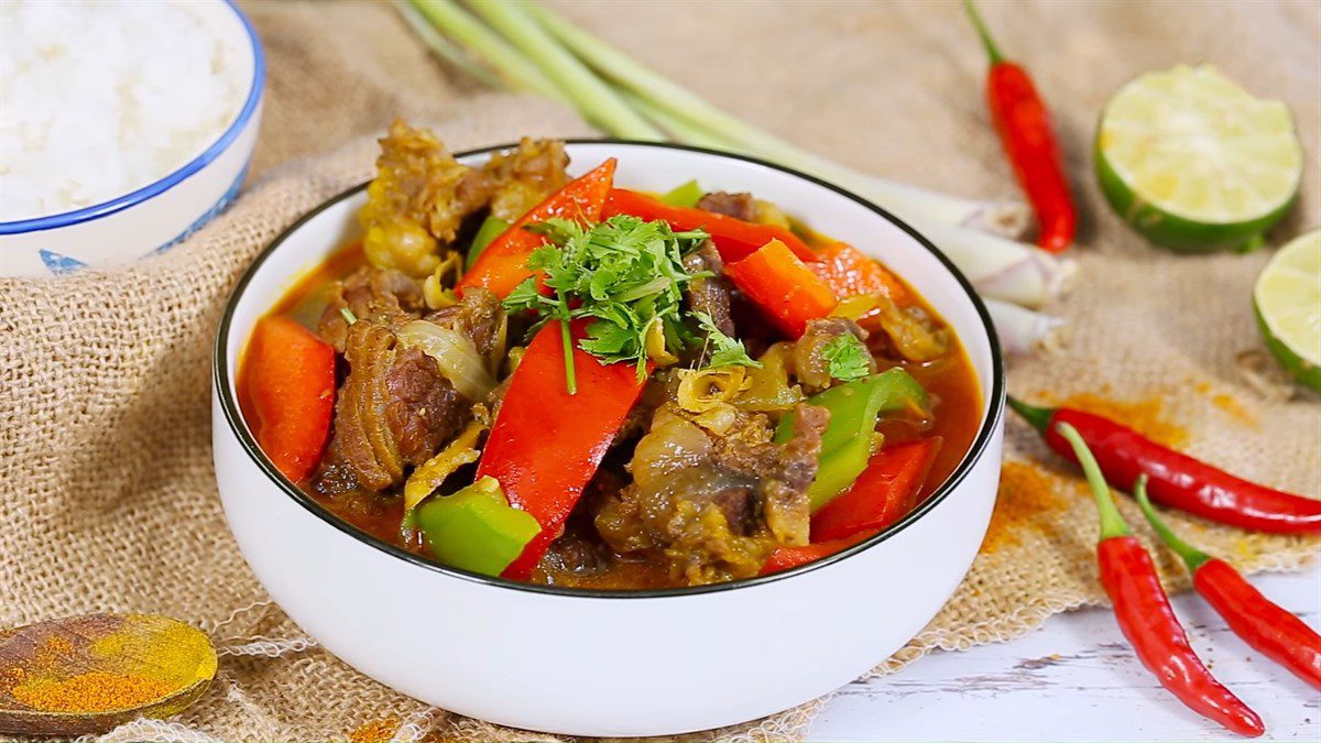 Beef tendon curry