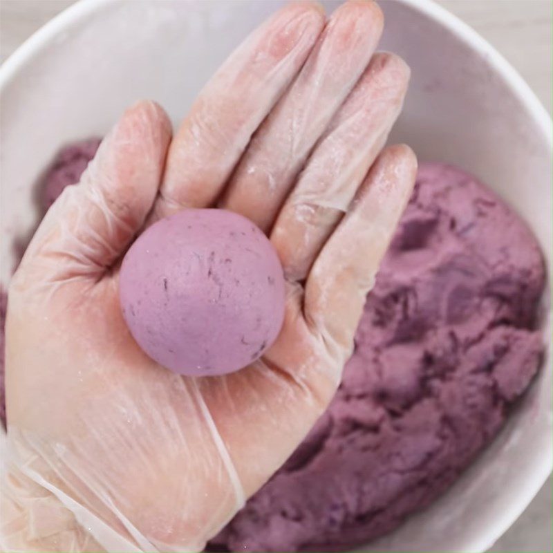 Step 3 Shaping the cake Purple sweet potato cake wrapped in crispy cheese