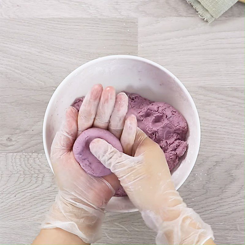 Step 3 Shaping the cake Purple sweet potato cake wrapped in crispy cheese