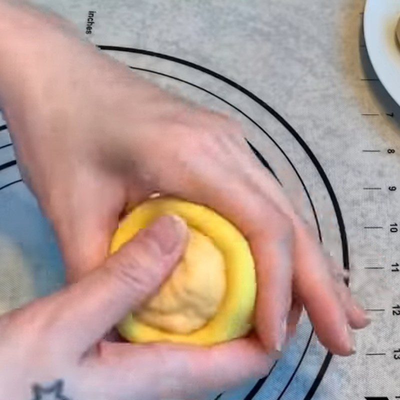 Step 4 Shape the buns Golden salted egg custard buns