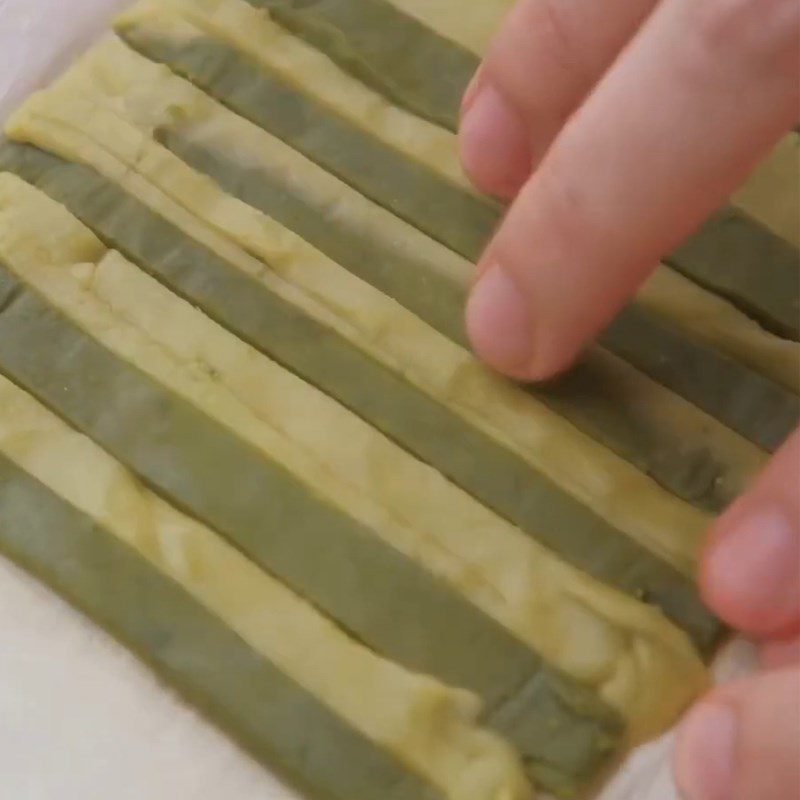 Step 4 Shaping the watermelon Watermelon-shaped butter cookies