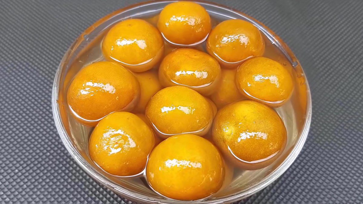 Kumquat soaked in granulated sugar