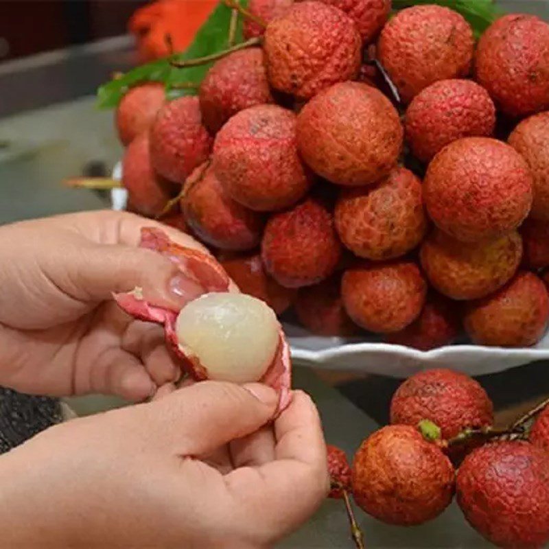 Step 2 Remove the seed skin Lychee soaked in sugar (recipe shared by users)