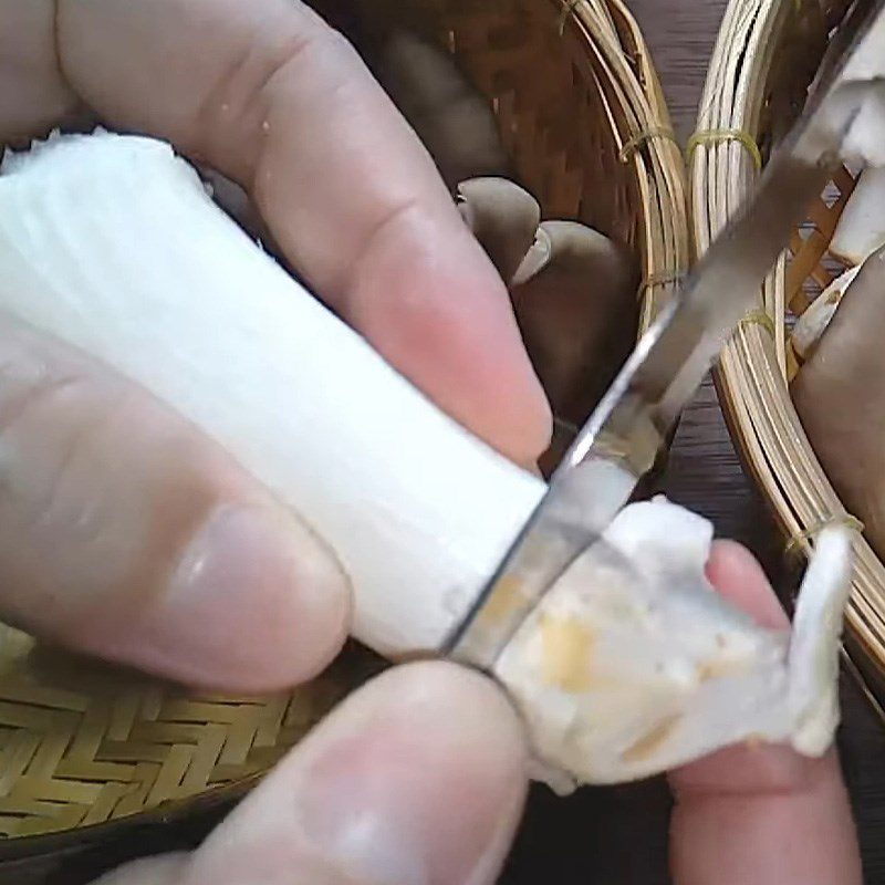 Step 1 Remove the mushroom cap Vegan Dried Mushroom Floss from Oyster Mushrooms