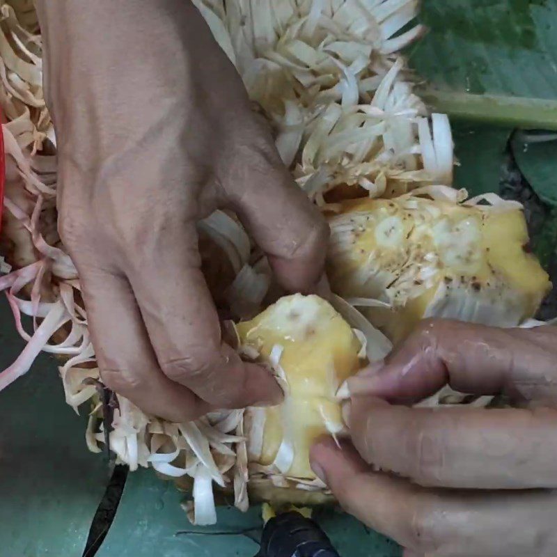 Step 1 Separate jackfruit sections Sun-dried jackfruit