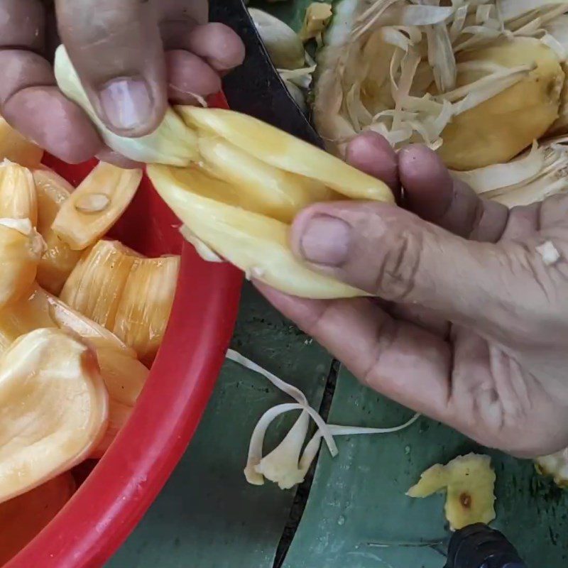 Step 1 Separate jackfruit sections Sun-dried jackfruit