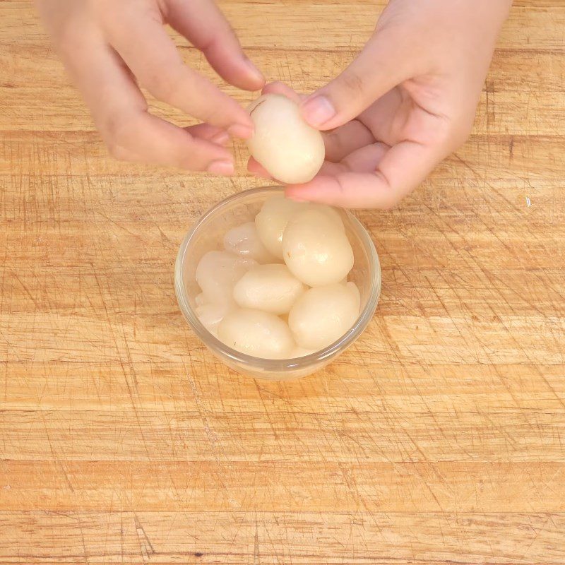 Step 1 Separate the rambutan flesh Rambutan syrup