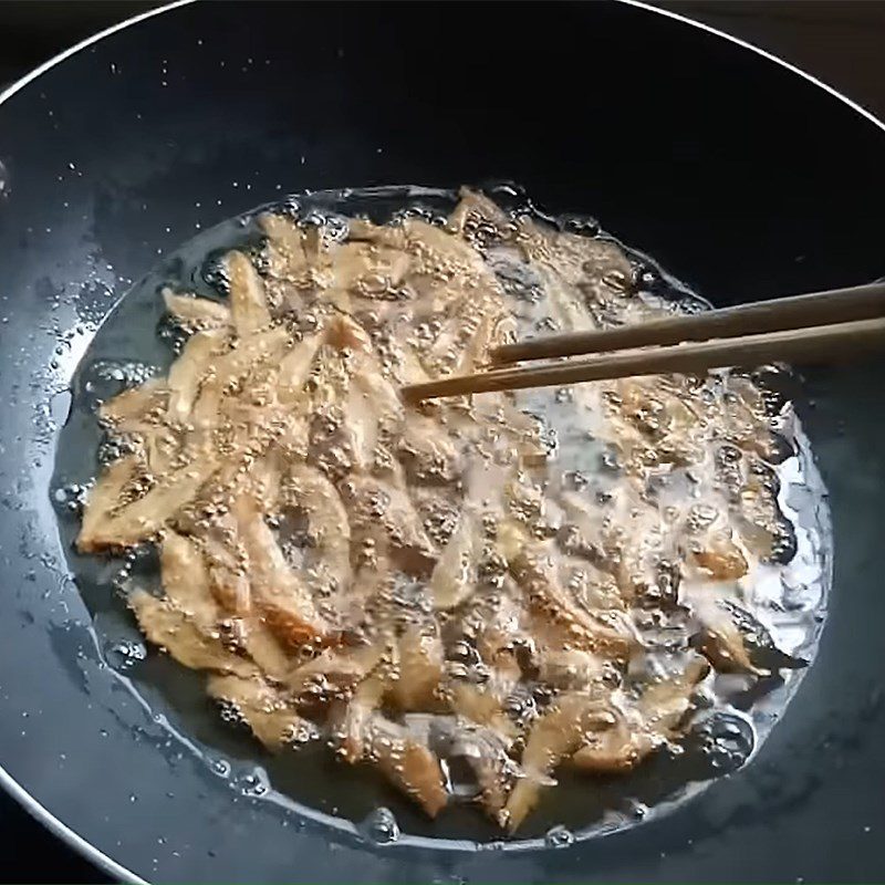 Step 2 Coating, frying anchovies Fried anchovies with fish sauce