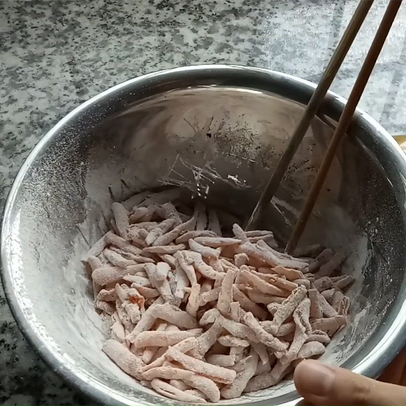 Step 2 Coat with Flour and Fry the Anchovies Fried Anchovies with Lemongrass and Chili