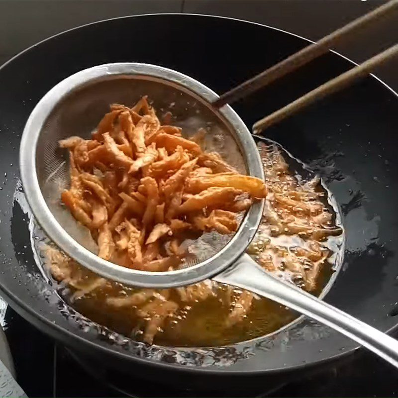 Step 2 Coat with Flour and Fry the Anchovies Fried Anchovies with Lemongrass and Chili