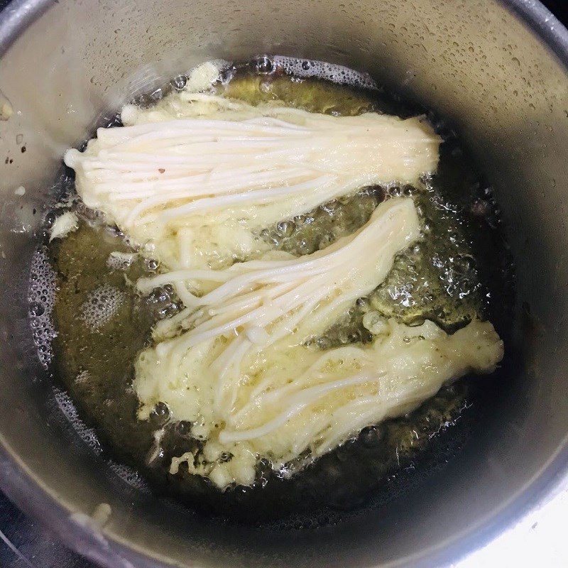 Step 3 Coating and frying enoki mushrooms Crispy enoki mushrooms