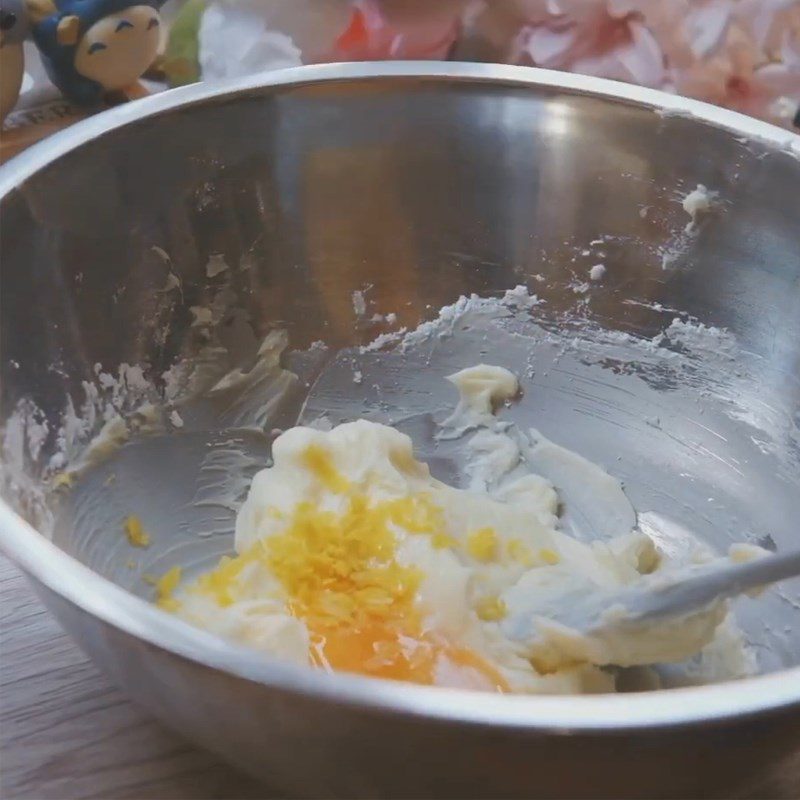 Step 1 Mash the mixture of butter for no-bake passion fruit cookies