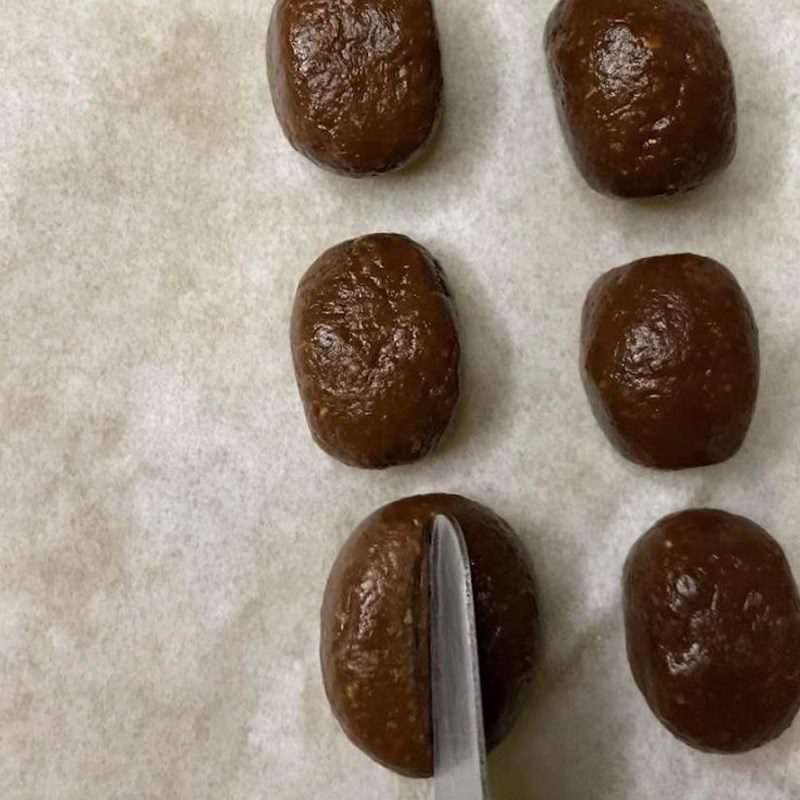 Step 2 Shaping Low-Fat Coffee Bean Cookies (recipe shared by a user)