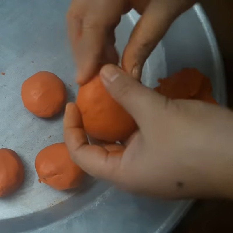 Step 3 Shaping Gấc cake